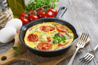 sebze ve peynir omlet. frittata 