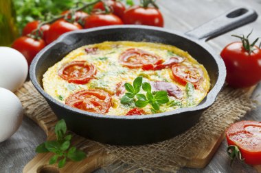 sebze ve peynir omlet. frittata 