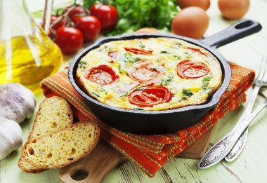 sebze ve peynir omlet. frittata 