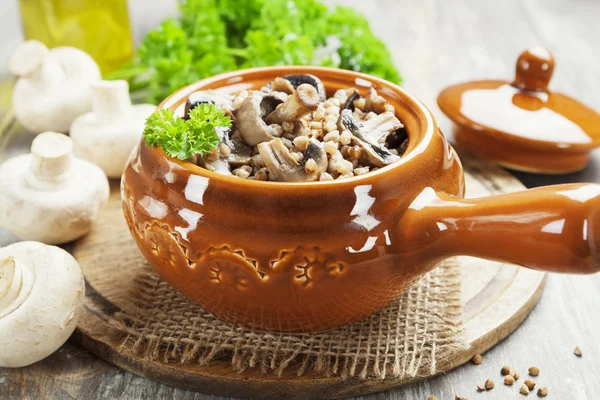 Buckwheat porridge with mushrooms — Stock Photo, Image