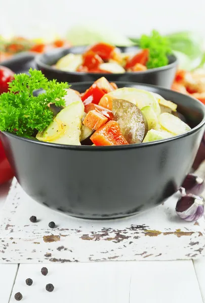 Steamed vegetables in the ceramic pot — Stock Photo, Image