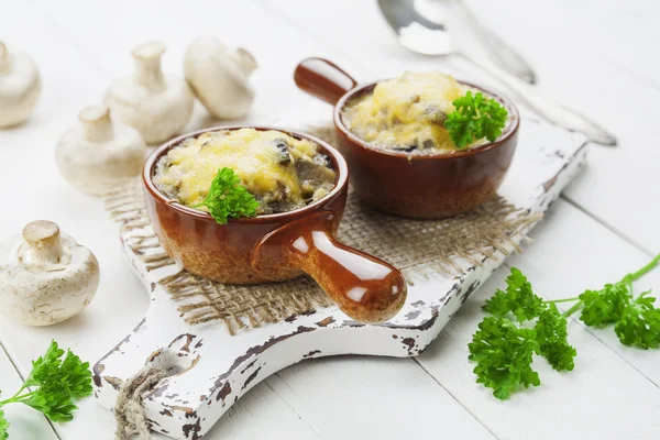 Funghi al forno con formaggio — Foto Stock