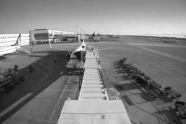 Aitcrafts Auf Dem Flughafen Antalya Ayt Verschiedene Flugzeuge Parken Auf — Stockfoto