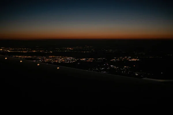 Vista Notturna Dell Ala Dell Aereo Attraverso Finestra Volo Concetto — Foto Stock