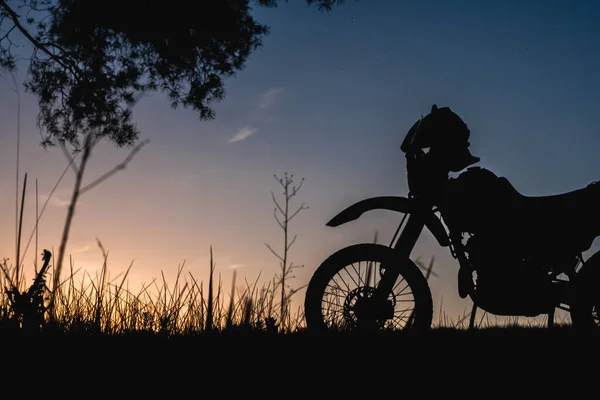 Силуэт Мотоцикла Enduro Дороги Приключения Заката Восхода Солнца — стоковое фото