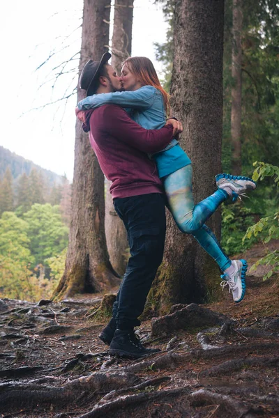 Beautiful Couple Young Adults Visiting Carpathians Forest Ukraine Tourists Having — 스톡 사진