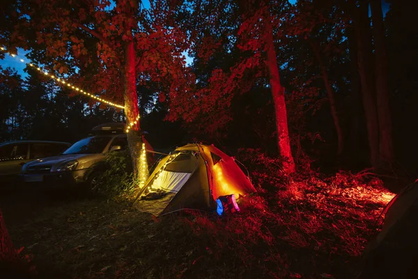 Nacht Het Kamp Tent Met Lantaarns Het Bos Reizen Vakantie — Stockfoto