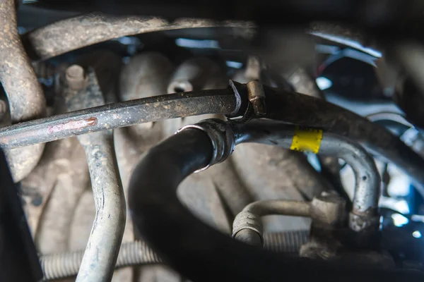 Oil Coolant Freon Air Conditioner Connections Clamps Troubleshooting Car Service — Stok fotoğraf