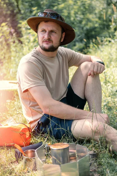Man Leather Hat Prepares Coffee Tea Tourist Burner Equipment Hiking — Stockfoto