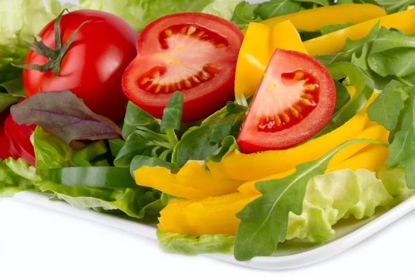 Légumes colorés sur assiette — Photo