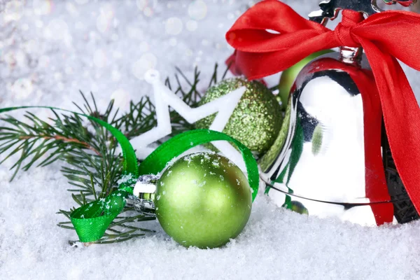 Gümüş bir çan ile Noel dekorasyon — Stok fotoğraf