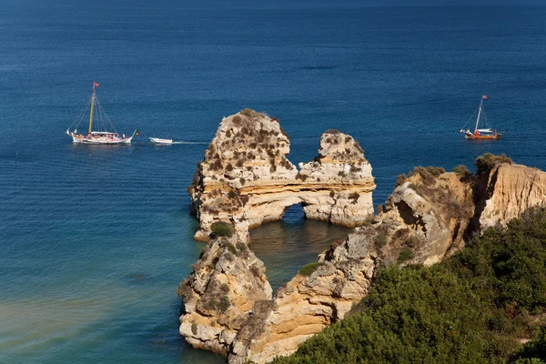 Portekiz algarve kıyısında kum uçurumlar — Stok fotoğraf