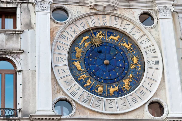 Horloge astronomique à Venise, Italie, sur la Piazza San Marco — Photo