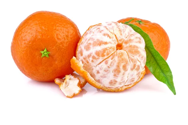 Close up van tangerine of Mandarijn met bladeren — Stockfoto