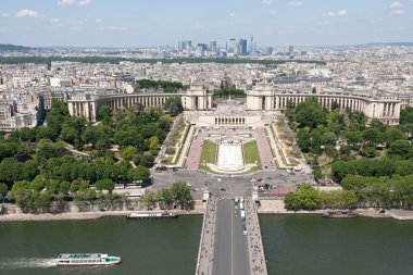 eiffel Tower river seine, trocadero ve la defense görünümünü.