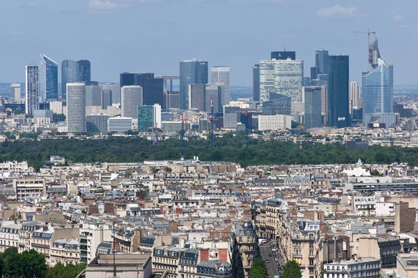 Mening van la Défense vanaf de Eiffeltoren. Parijs, Frankrijk, Europa — Stockfoto