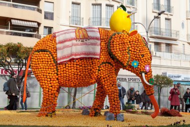 Menton, Fransa - 27 Şubat: limon Festivali (fete du citron) Fransız Rivierası.