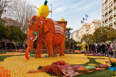 Menton, Fransa - 27 Şubat: limon Festivali (fete du citron) Fransız Rivierası.