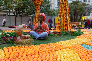 Menton, Fransa - 27 Şubat: limon Festivali (fete du citron) Fransız Rivierası.