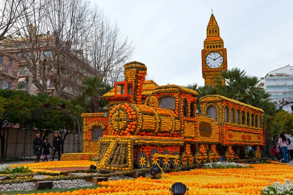 MENTON, FRANȚA - 27 FEBRUARIE: Festivalul de lămâie (Fete du Citron) pe Riviera Franceză . — Fotografie, imagine de stoc