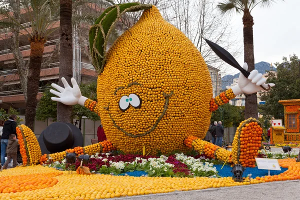 MENTON, FRANCIA - 27 DE FEBRERO: Festival del Limón (Fete du Citron) en la Riviera francesa . —  Fotos de Stock