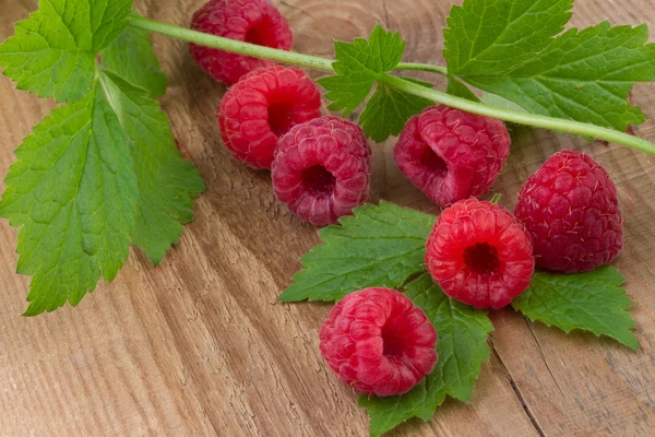 Fresh raspberry on wooden background — Stock Photo, Image