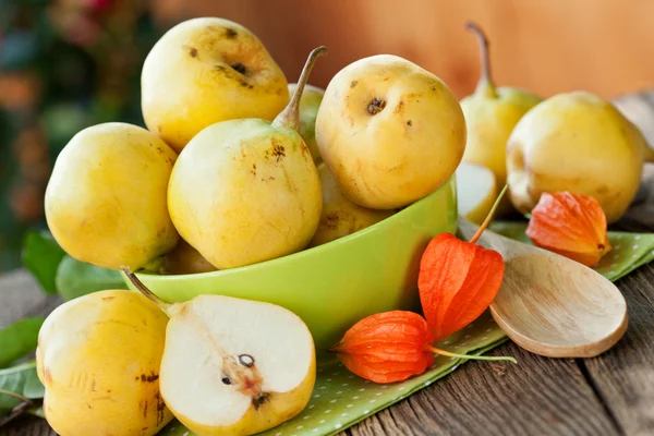 Pear in Green Bowl — Stock Photo, Image