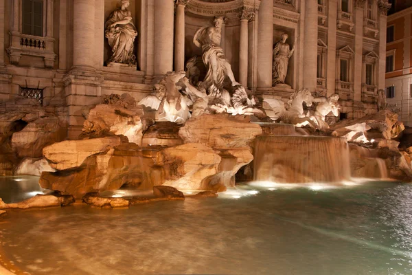 Fontanna di Trevi (fontana di trevi) przez noc, Rzym — Zdjęcie stockowe