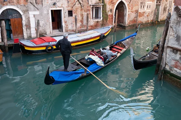 Canal lateral pequeño, Venecia, Italia — Foto de Stock