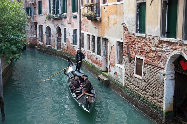 Canal lateral pequeño, Venecia, Italia — Foto de Stock