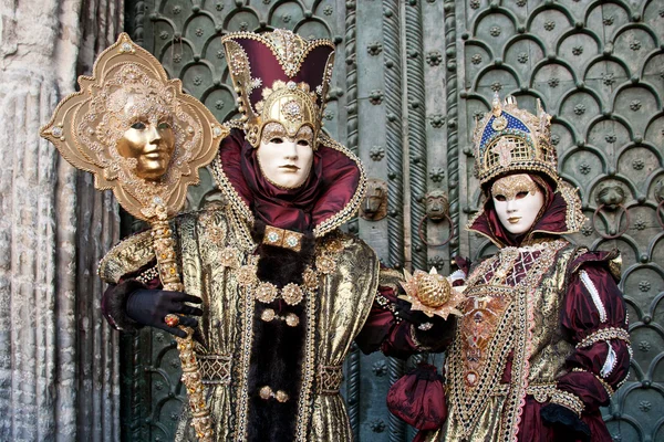 Máscaras Venizianische frente al Palacio Ducal —  Fotos de Stock