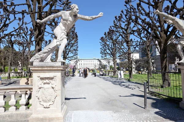 入口与雕塑花园里的米拉贝尔宫，萨尔茨堡，奥地利 — 图库照片