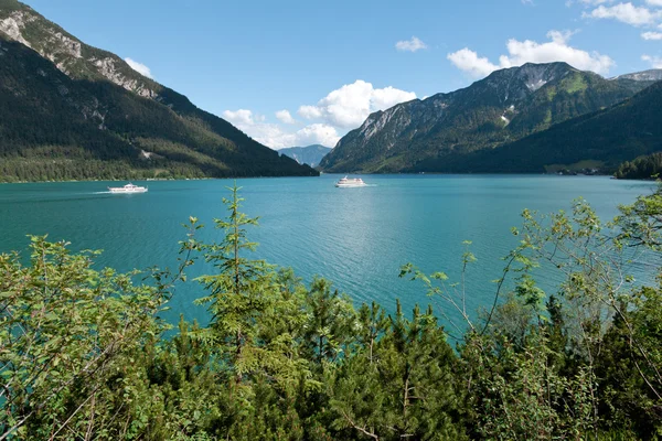 山湖は、オーストリア、チロル — ストック写真