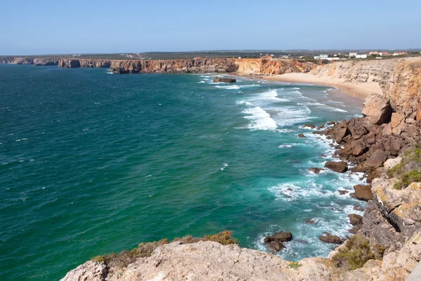 Kust van de Atlantische Oceaan in algarve, portugal — Stockfoto