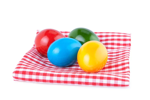 Huevos de Pascua en una servilleta de cocina aislada en blanco — Foto de Stock