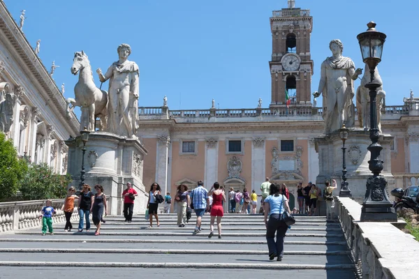 Cordonata stufen mit statuen von castor und pollux, rom, italien — Stockfoto