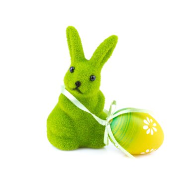 Paskalya tavşanı ve Paskalya yumurtası izole