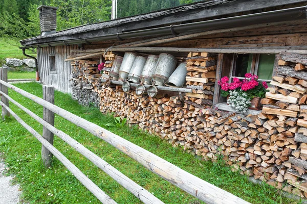 Milk cans in a mountain hut — Stock Photo, Image