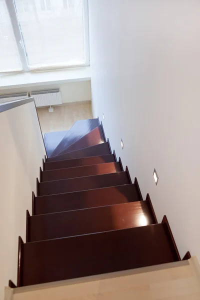 Hnědé schody — Stock fotografie