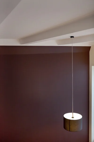 Лампа с потолка — стоковое фото