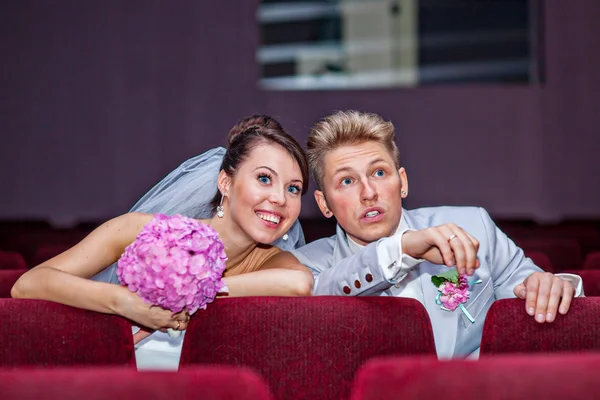 No cinema em um dia de casamento — Fotografia de Stock