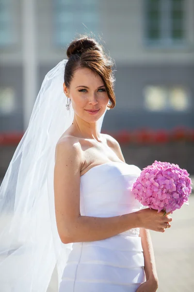 Bride on a wedding day — Stock Photo, Image