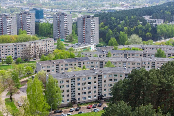 panoramik şehir bölge ağaçlarıyla çevrili