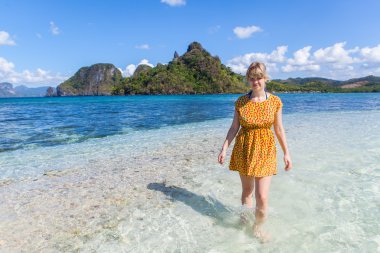 kadın mükemmel bir plaj