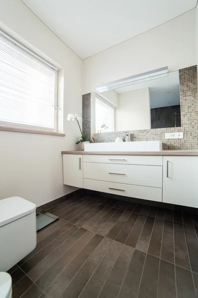 Bright bathroom with sink and wc — Stock Photo, Image