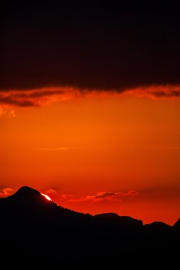 Sahilde güzel bir gün batımı