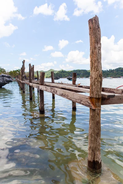 Puente de madera en Filipinas — Foto de Stock