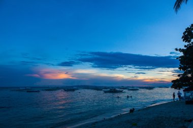 Sahilde güzel bir gün batımı