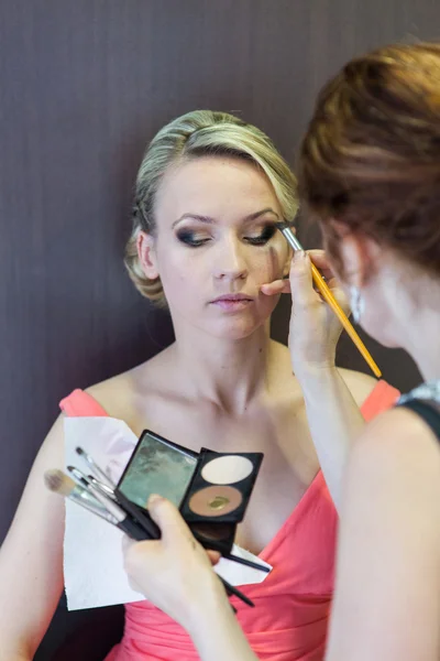 genç kadın yapmak oturumu