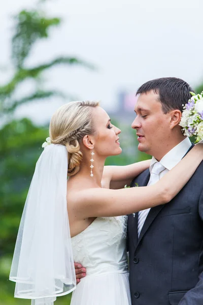 Dia do casamento chuvoso — Fotografia de Stock